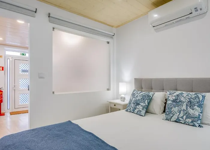 Glamorous 1 Bdr Duplex By Lovelystay Апартаменты